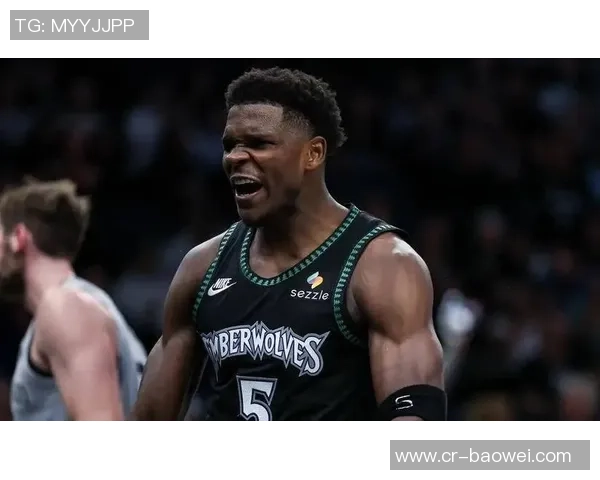 解说:在关键时刻展现无畏精神的球员恐怕只有爱德华兹能匹敌 解说:在关键时刻展现无畏精神的球员恐怕只有爱德华兹能匹敌